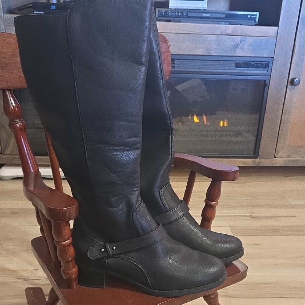 Easy Street Black Wide Calf Boots